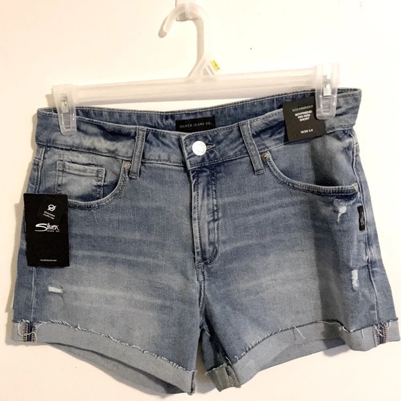 COPY - Sz W25 L4 women Silver Jeans Co. Boyfriend Mid Rise Short with small rips - Picture 4 of 12